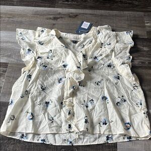NWT Universal Thread Women’s Floral Ruffle Blouse
